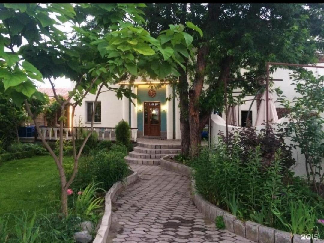 Strelets Hotel Бишкек Екстериор снимка
